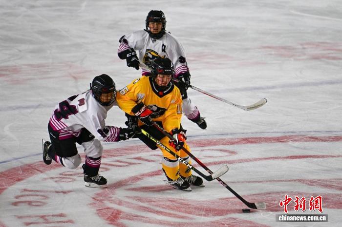 全国青少年女子冰球锦标赛(U16)在四川眉山揭幕