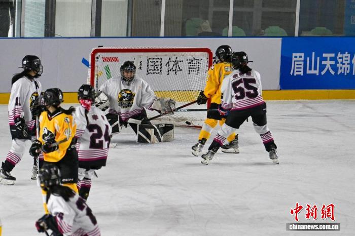全国青少年女子冰球锦标赛(U16)在四川眉山揭幕