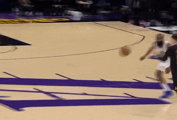 东契奇狂砍42分创湖人队史单月得分纪录 湖人轻