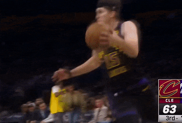 东契奇狂砍42分创湖人队史单月得分纪录 湖人轻