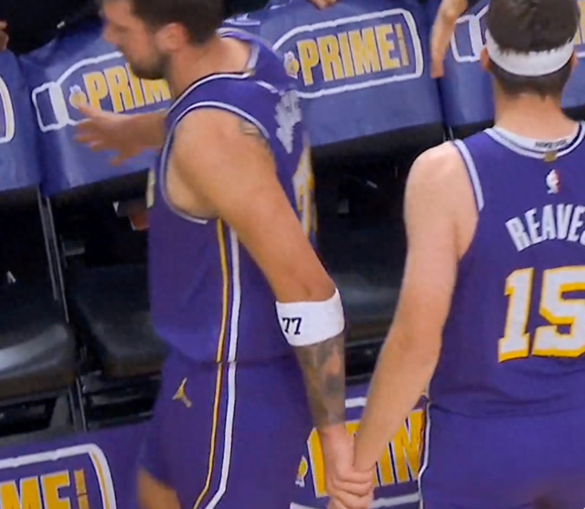 东契奇狂砍42分创湖人队史单月得分纪录 湖人轻