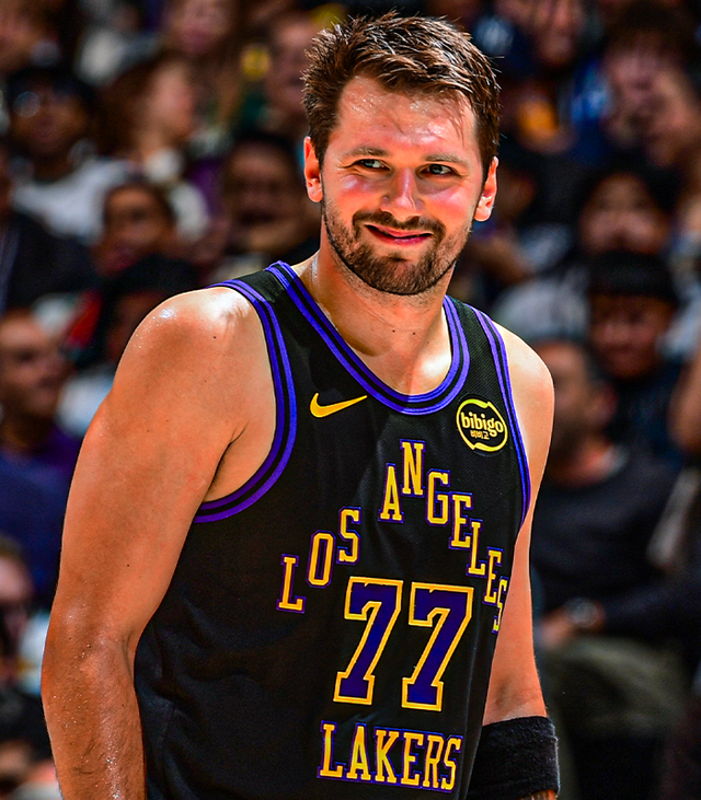 东契奇狂砍42分创湖人队史单月得分纪录 湖人轻