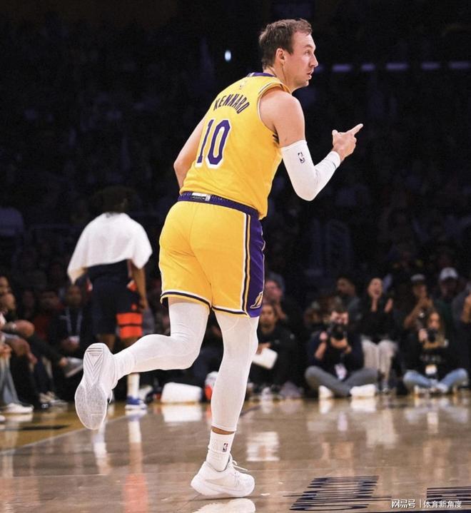 湖人新星海斯三分神迹震撼联盟 肯纳德仍稳居三