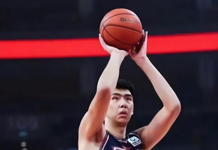 广州中锋徐昕获NBA试训邀请 西热力江：天赋与短