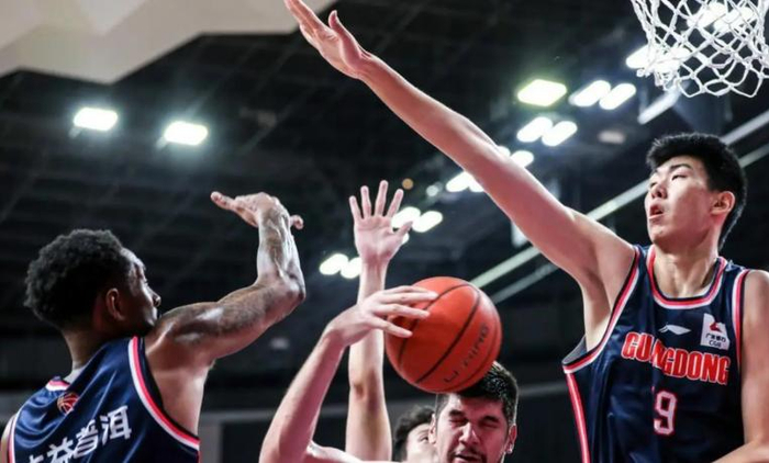 广州中锋徐昕获NBA试训邀请 西热力江：天赋与短