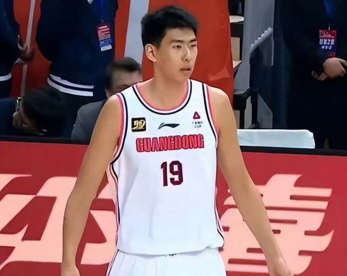 广州中锋徐昕获NBA试训邀请 西热力江：天赋与短