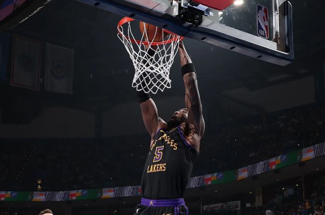 雷霆大胜湖人艾顿低迷成败关键