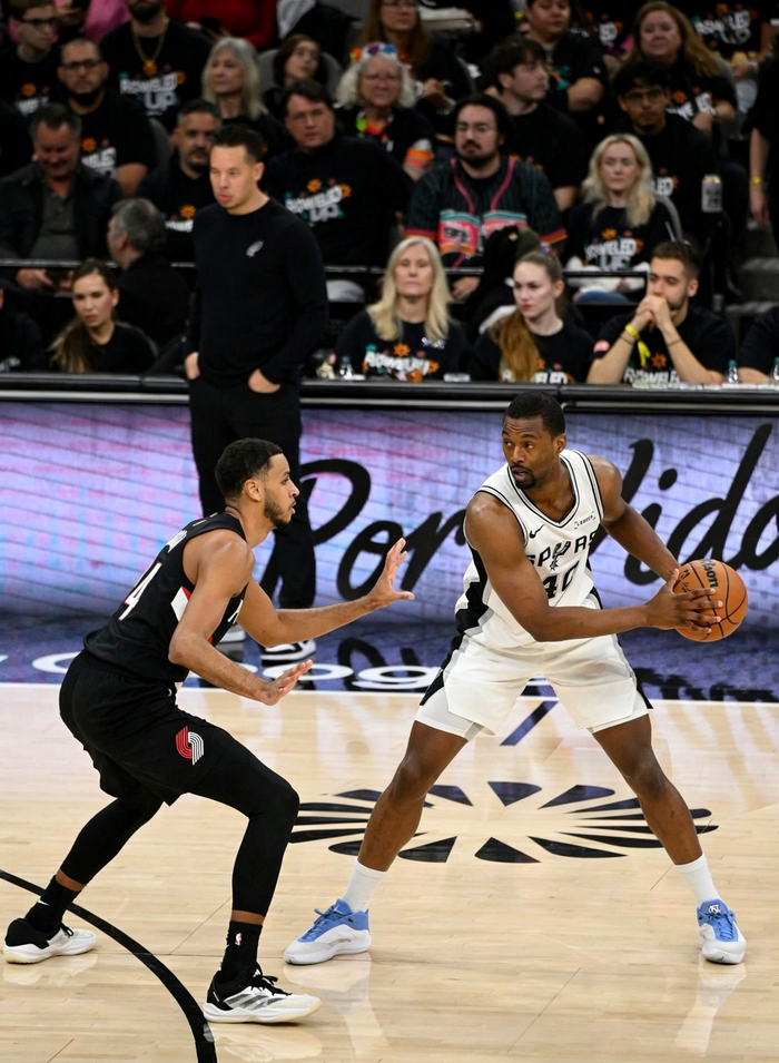 开拓者球星巴恩斯确认伤情无碍 威胁马刺公关人